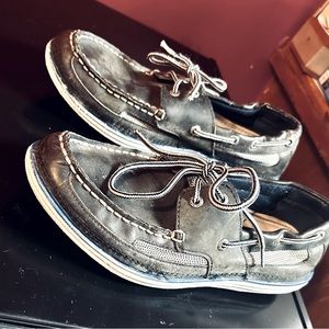 Size 10 Sperry Boating shoes. Greg with Black